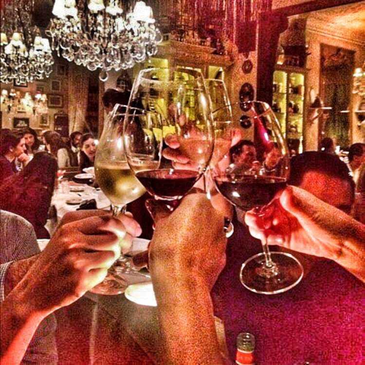 Фотосессия в ресторане без лица