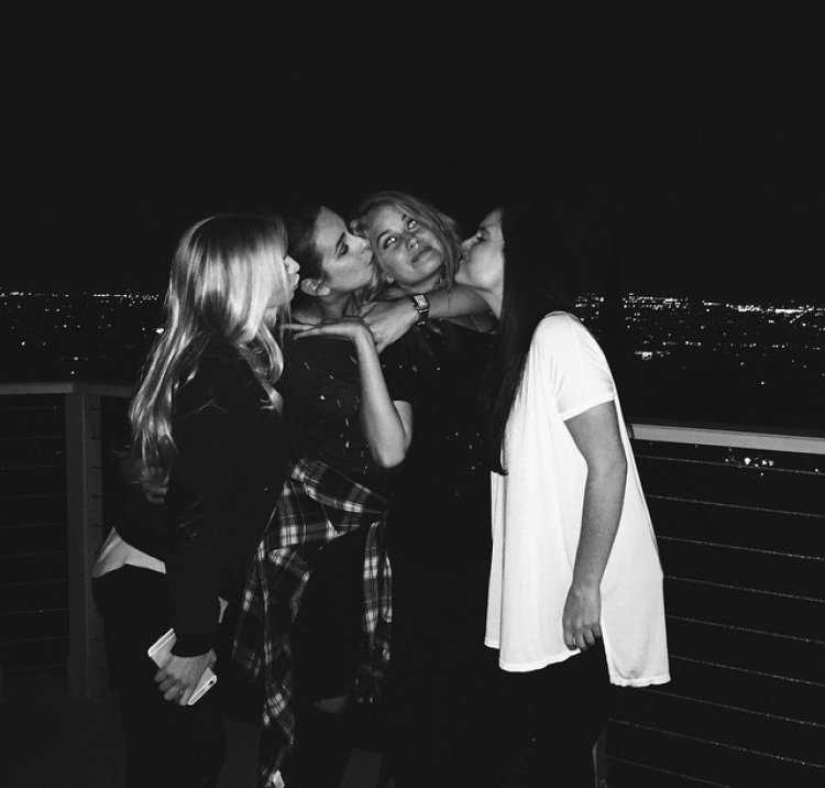 2 Подруги ночью без лица