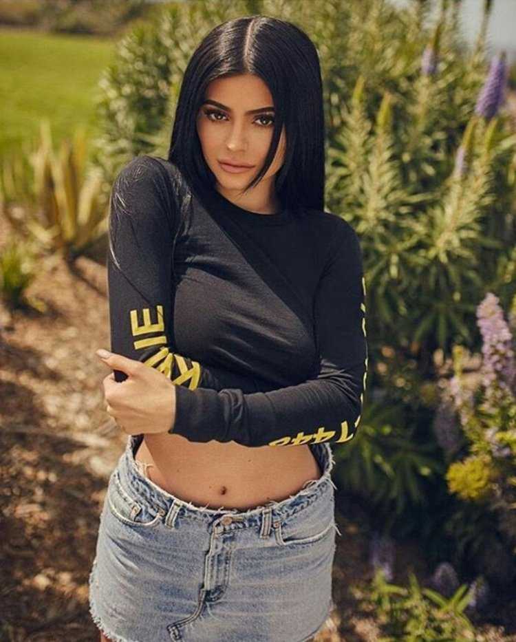 Брюнетка с каре красотка50