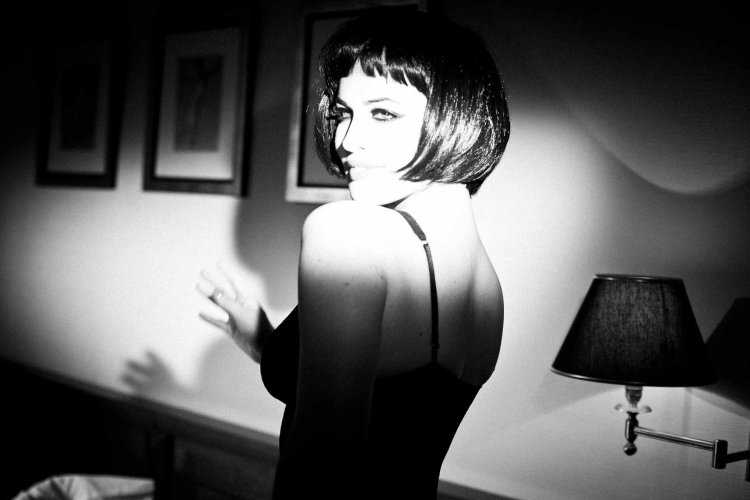 Джорджа Мелони с черным каре