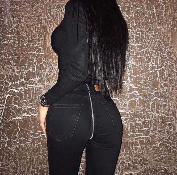 Девушки в джинсах с молнией на попе