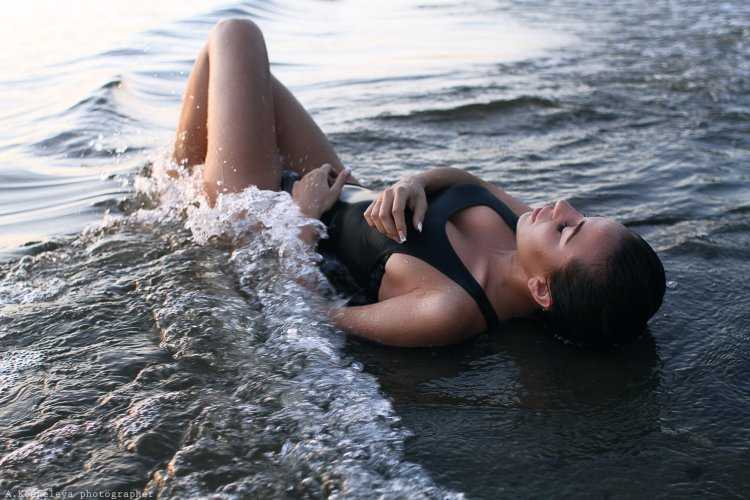 Евгения Игумнова в купальнике