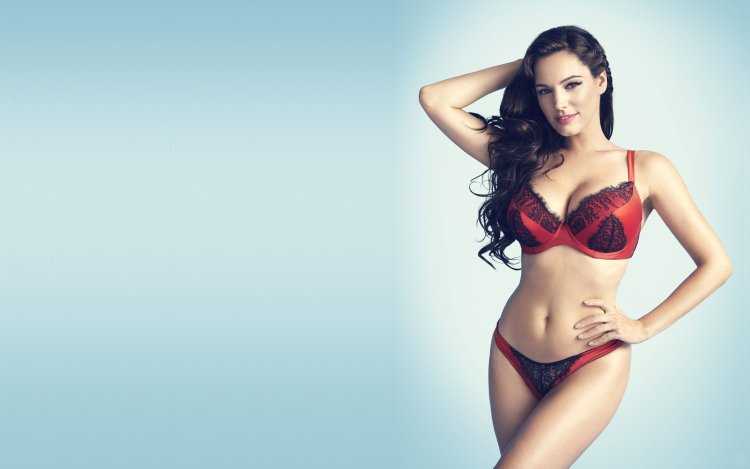 Kelly Brook 2022