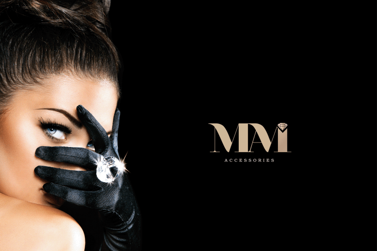 Ресницы на черном фоне