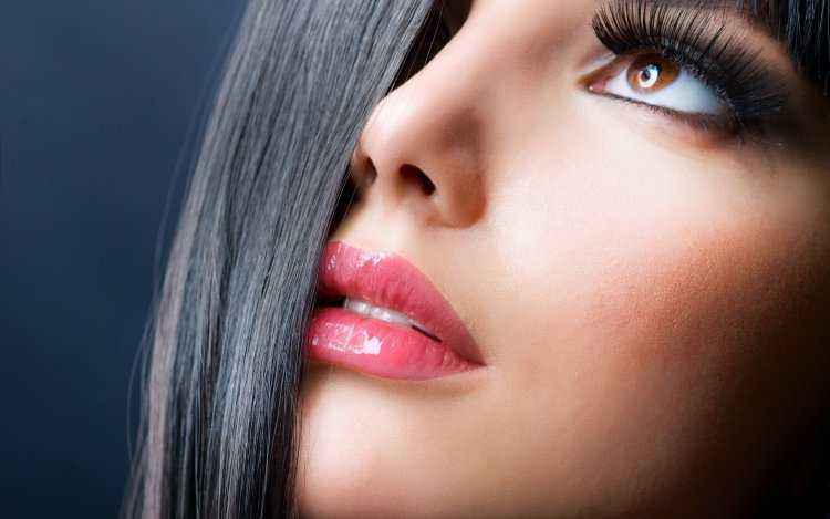 Брюнетка с красивыми ресницами7