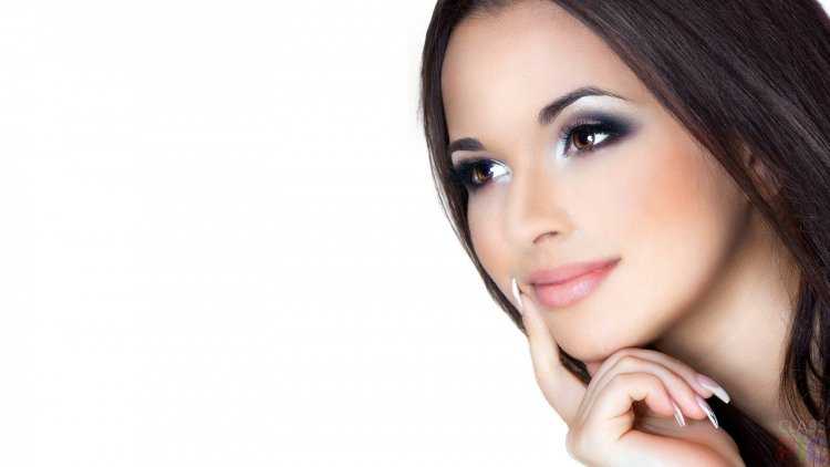 Брюнетка с красивыми ресницами2