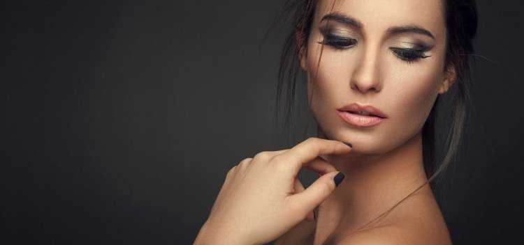 Брюнетка с красивыми ресницами60