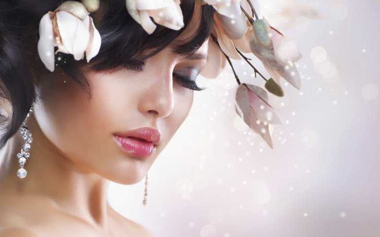 Нарощенные ресницы и цветы