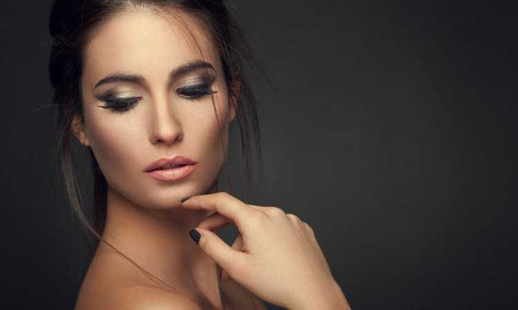 Брюнетка с красивыми ресницами10