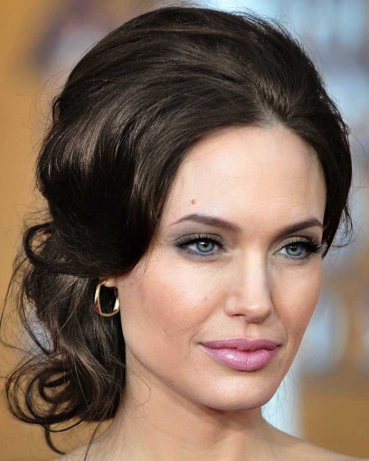 Анджелина Джоли прически