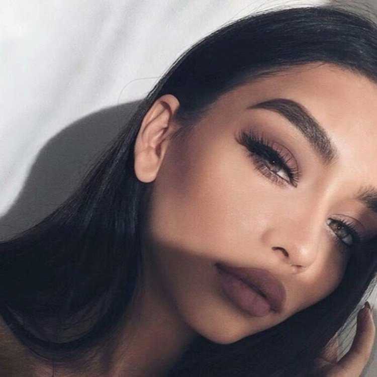 Красивые девушки с красивыми бровями