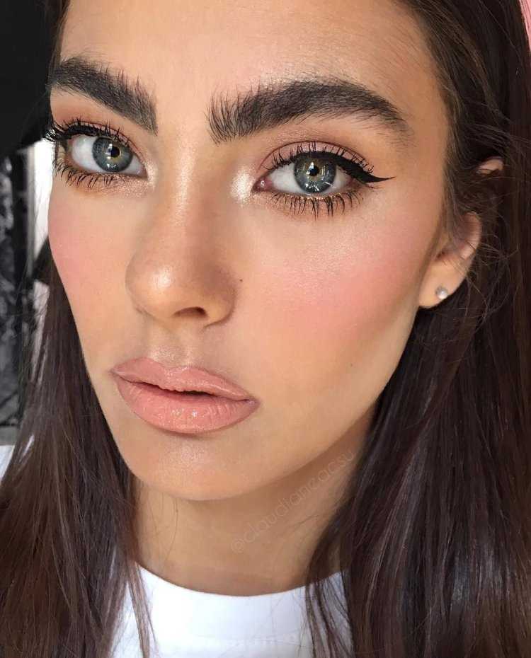 Коричневые брови