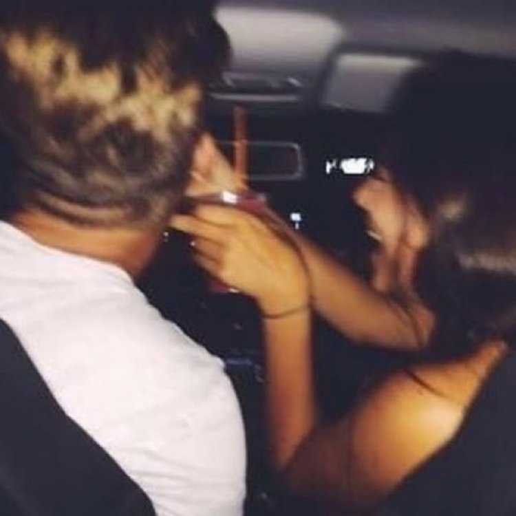 Селфи парень с девушкой в машине