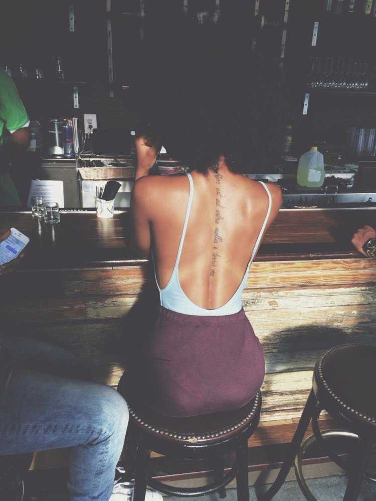 Кайли Дженнер тело со спины