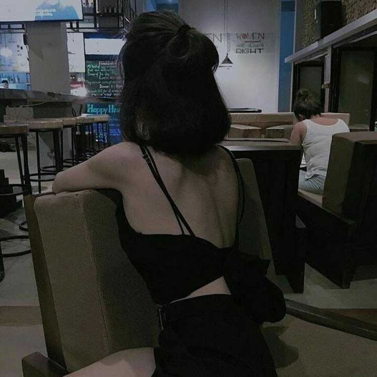 Девочка с каре без лица