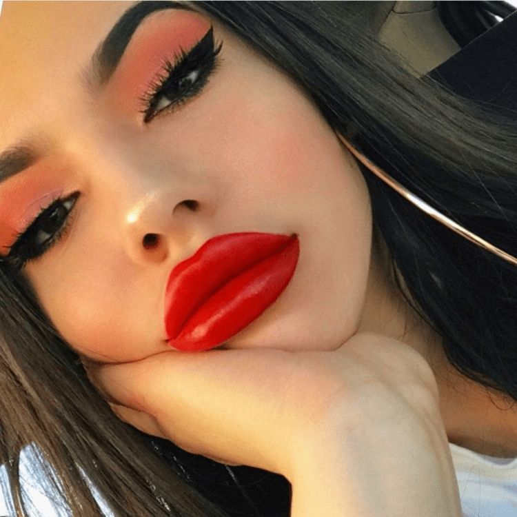 Пышные губы