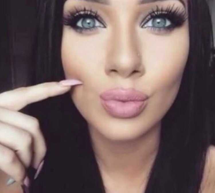 Пышные губы