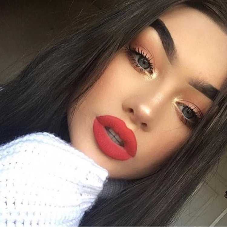 Пышные губы