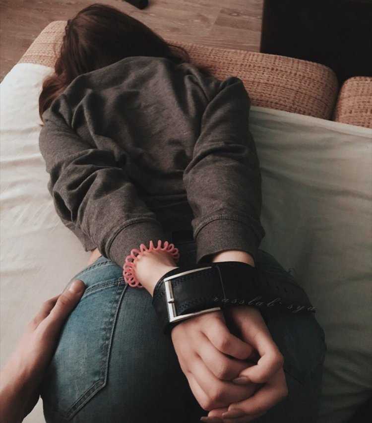 Топовые парень и девушка без лица