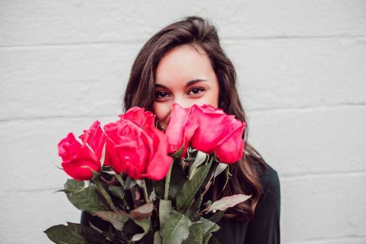 Девушка с розой