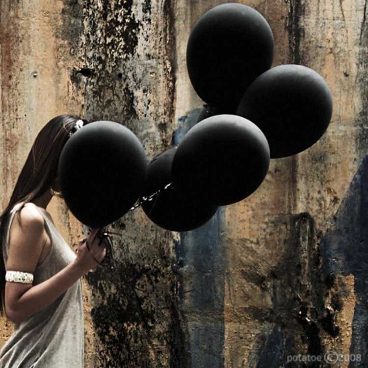 Фотосессия с черными шарами