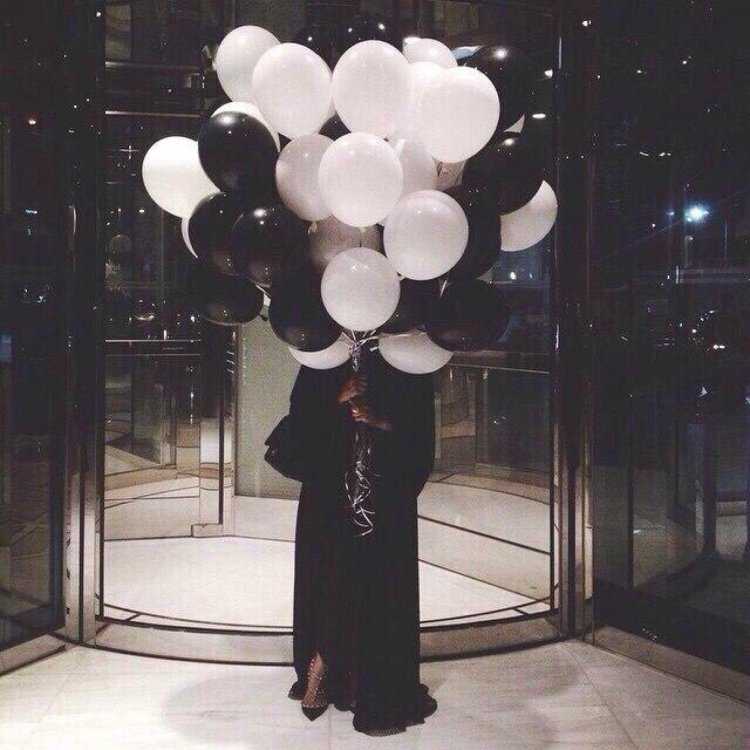 Девушка с шарами без лица