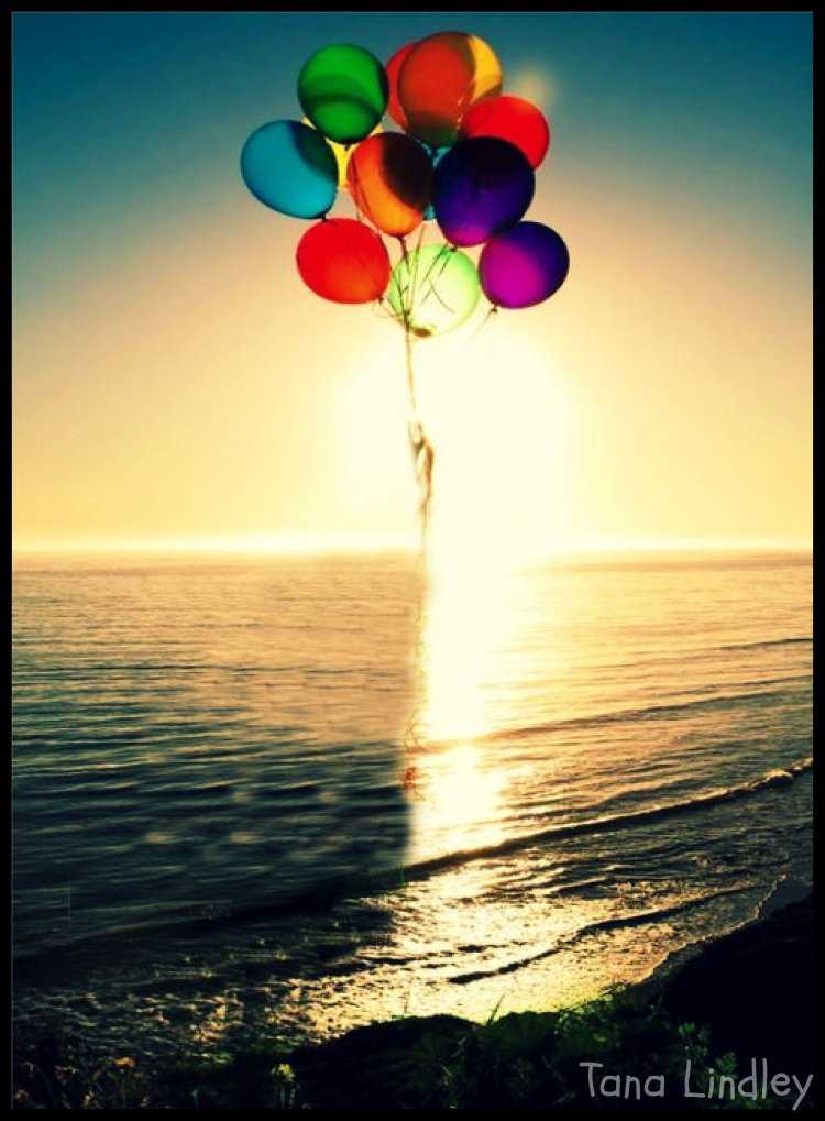 Девушка с шариками