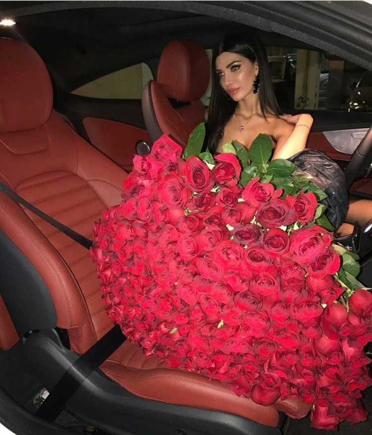 Богатый букет роз