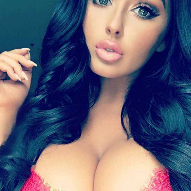 Хлоя Кхан горячие