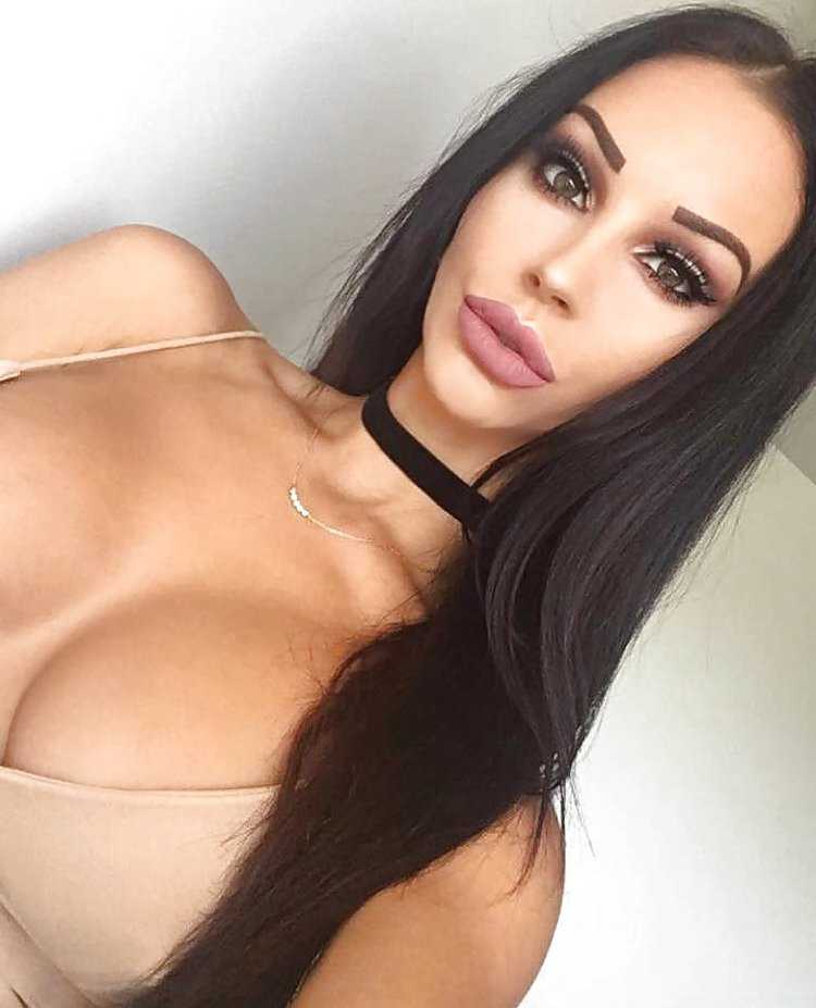 Селфи девушек с большой грудью