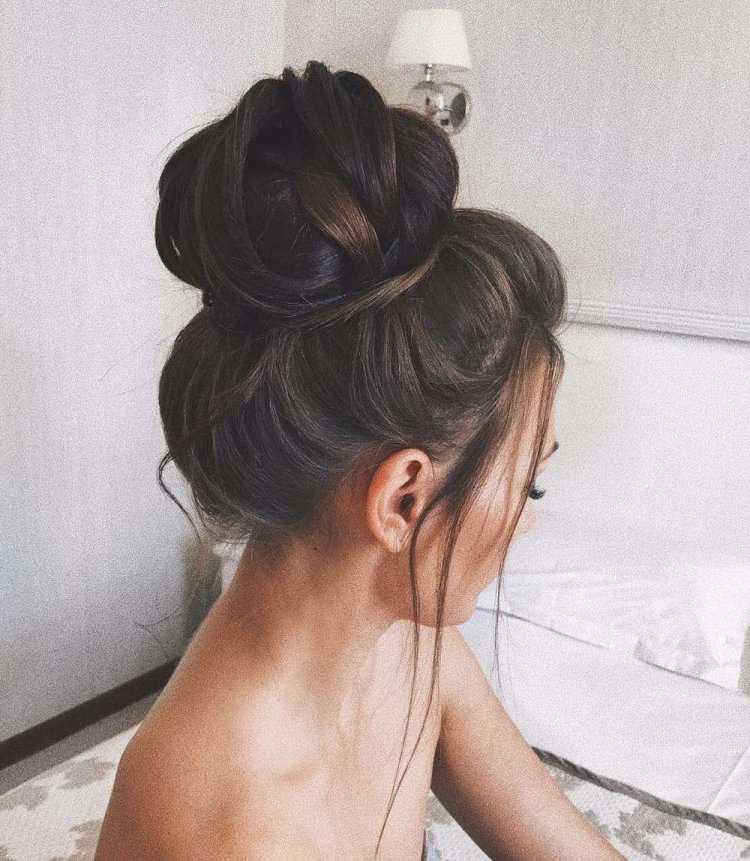 Прическа пучок на темные волосы
