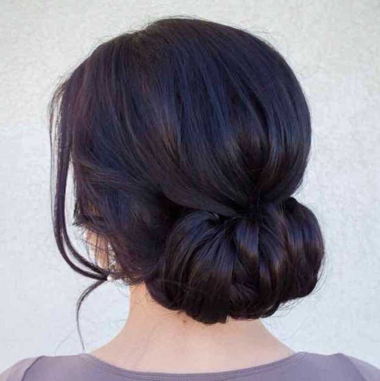 Низкий пучок на длинные волосы