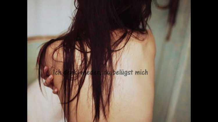 Девушки брюнетки с длинными волосами в душе