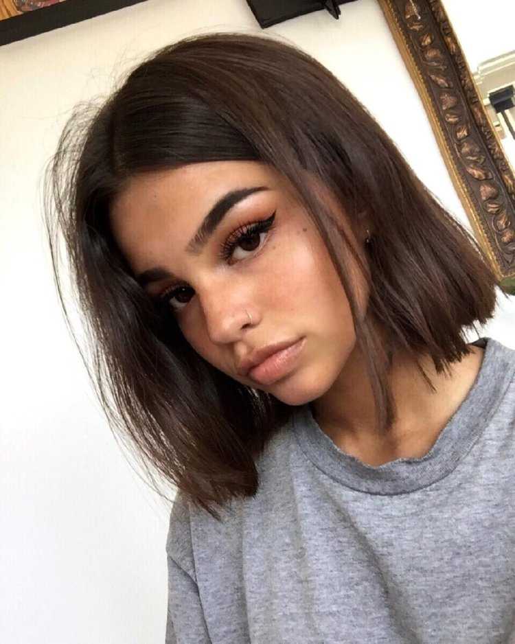 Каре каштановые волосы