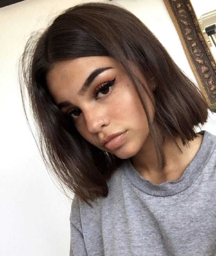 Прямое каре на темные волосы