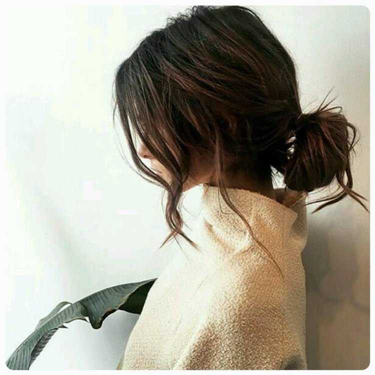 Шатенка со спины