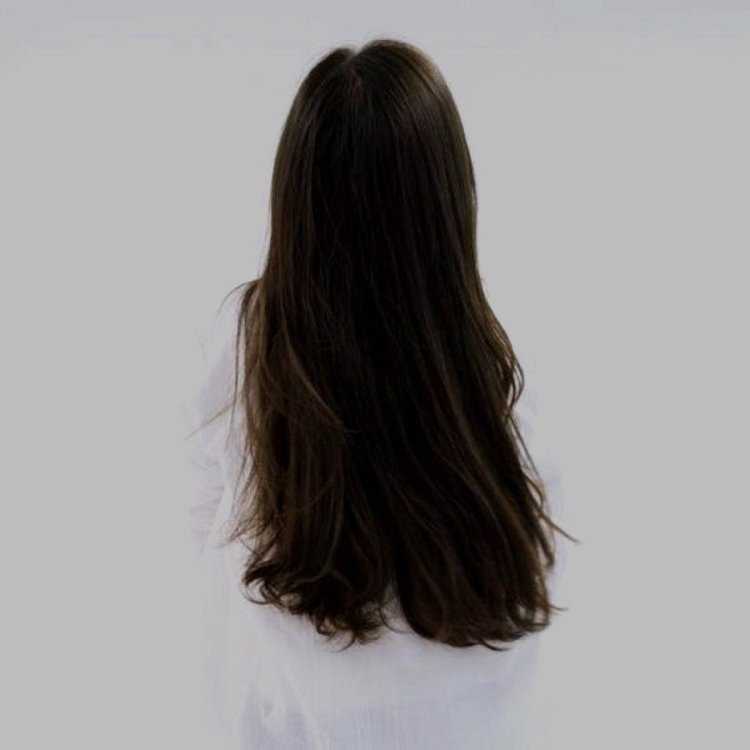 Темные волосы со спины