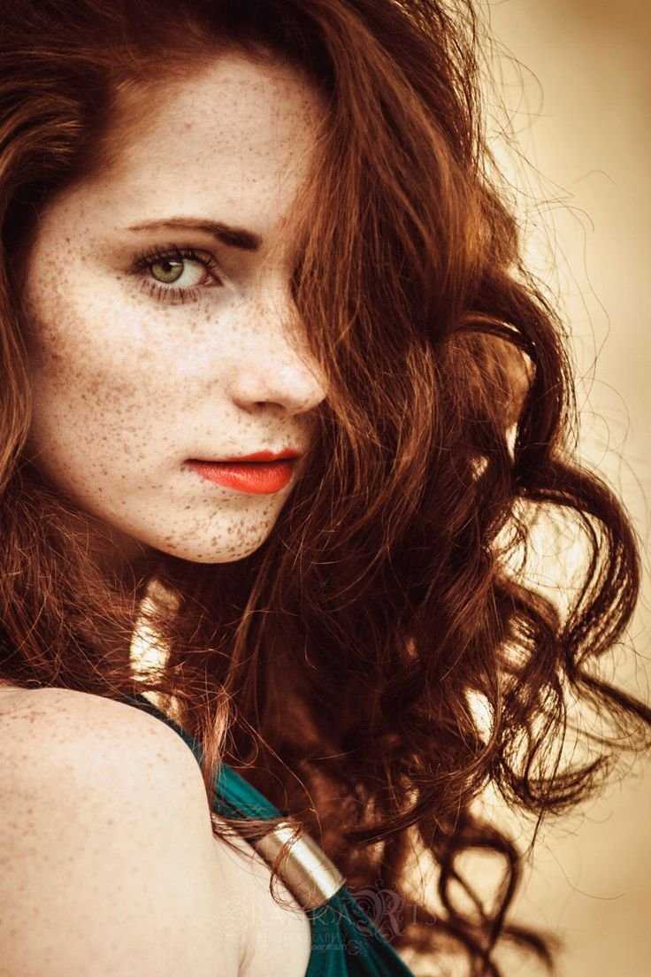 Рыжая с веснушками