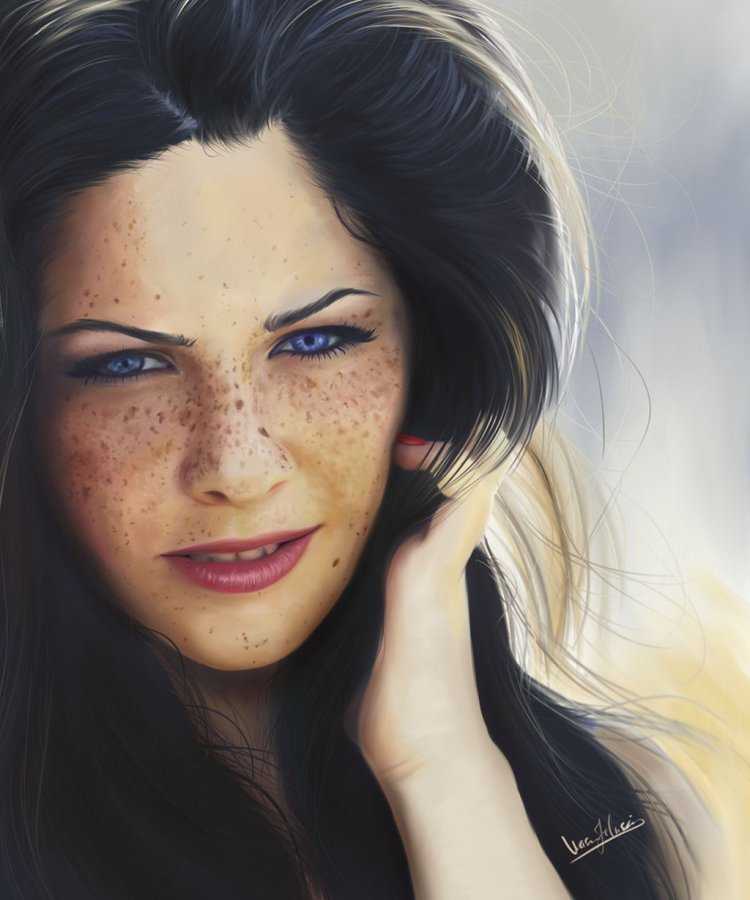 Темноволосые девушки с веснушками