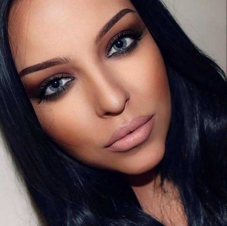 Перманентный макияж губ для брюнеток