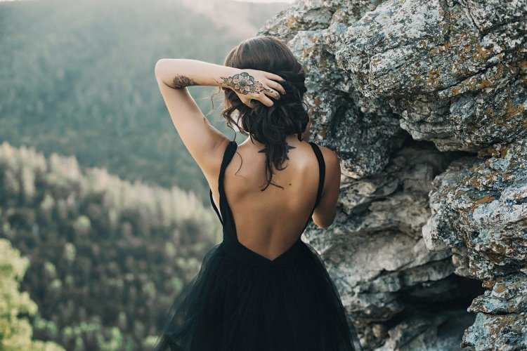 Аватарка брюнетка