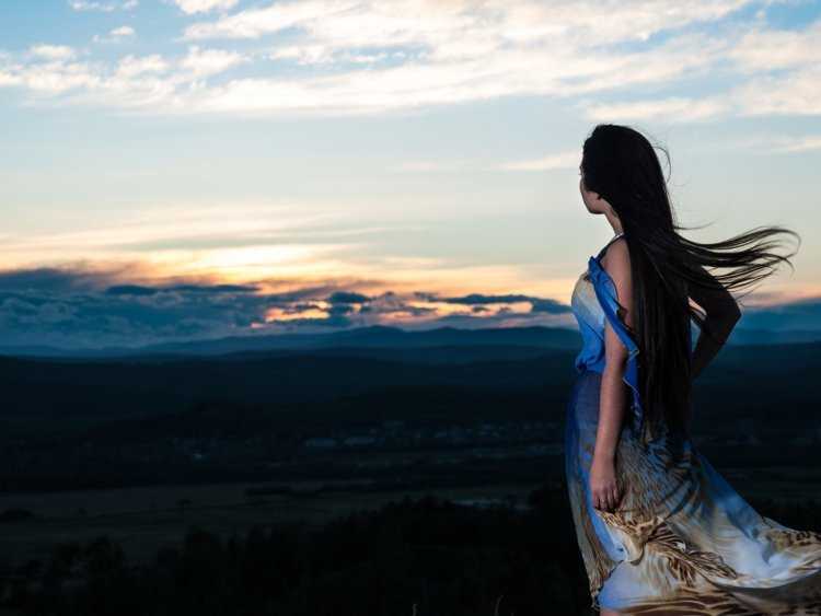 Девушка со спины