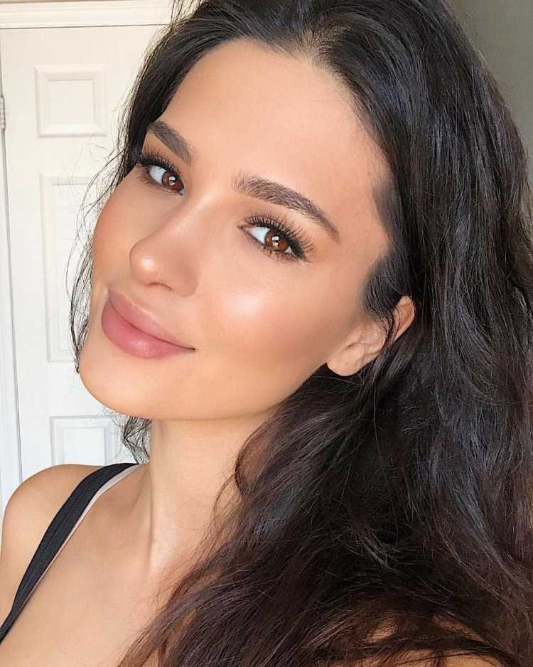Естественный макияж для брюнеток