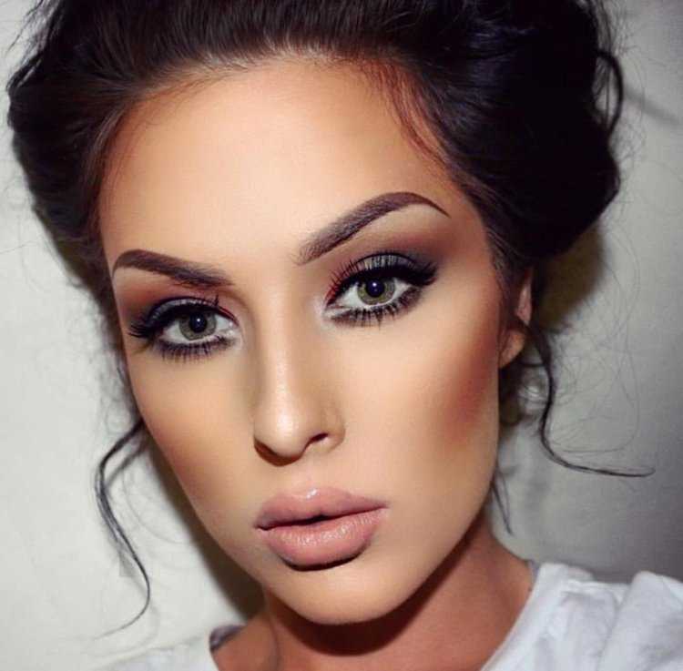 Макияж с бежевой помадой