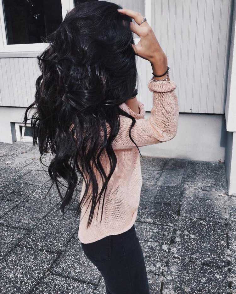 Брюнетки с длинными волосами