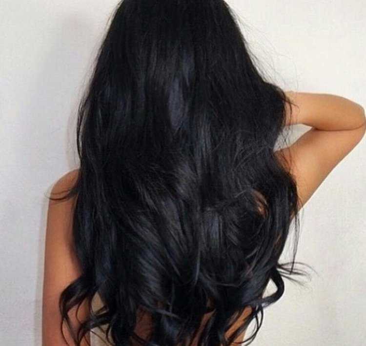 Брюнетка сочная с длинными волосами77