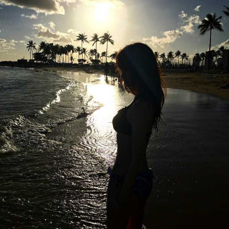 Ночной пляж девушка