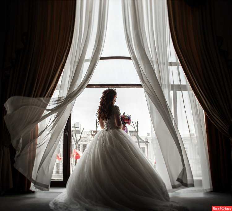 Невеста у окна