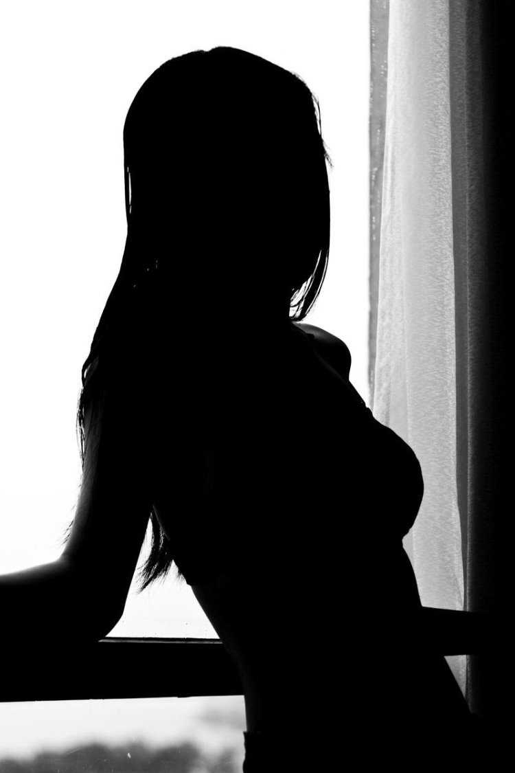 Со спины в темноте