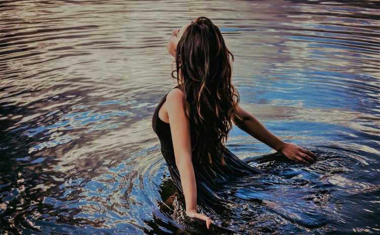 Девушки на речке